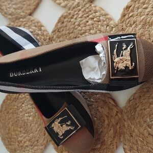 FITS A 6/12 Or size 7 Foot)Burberry Checkered Flats with Gold Horse Detail